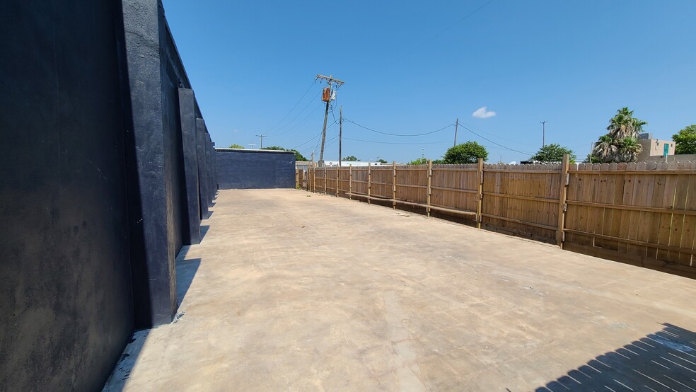 201 6th St. N, Texas City, TX à louer - Photo de l’immeuble – Image 2 sur 15