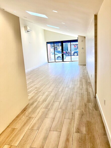 218 Marine Ave, Newport Beach, CA à louer - Photo de l’immeuble – Image 3 sur 8