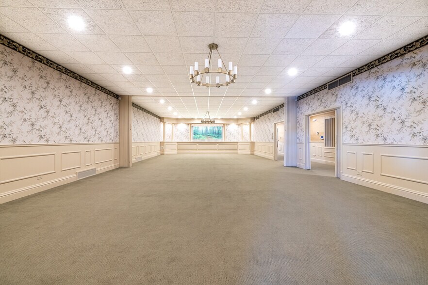 12 N Pistakee Lake Rd, Fox Lake, IL à louer - Photo de l’immeuble – Image 3 sur 9
