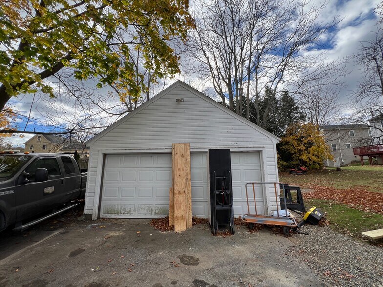 233 Poquonnock Rd, Groton, CT à vendre - Photo de l’immeuble – Image 2 sur 25