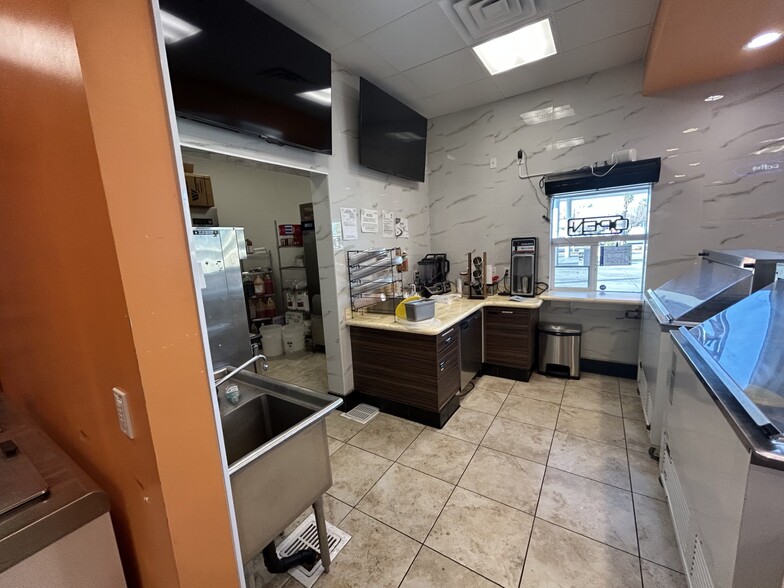 5790 N Fresno St, Fresno, CA à louer - Photo de l’immeuble – Image 3 sur 7