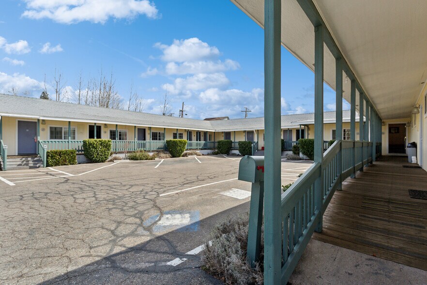 724 N Mount Shasta Blvd, Mount Shasta, CA à vendre - Photo de l’immeuble – Image 2 sur 14
