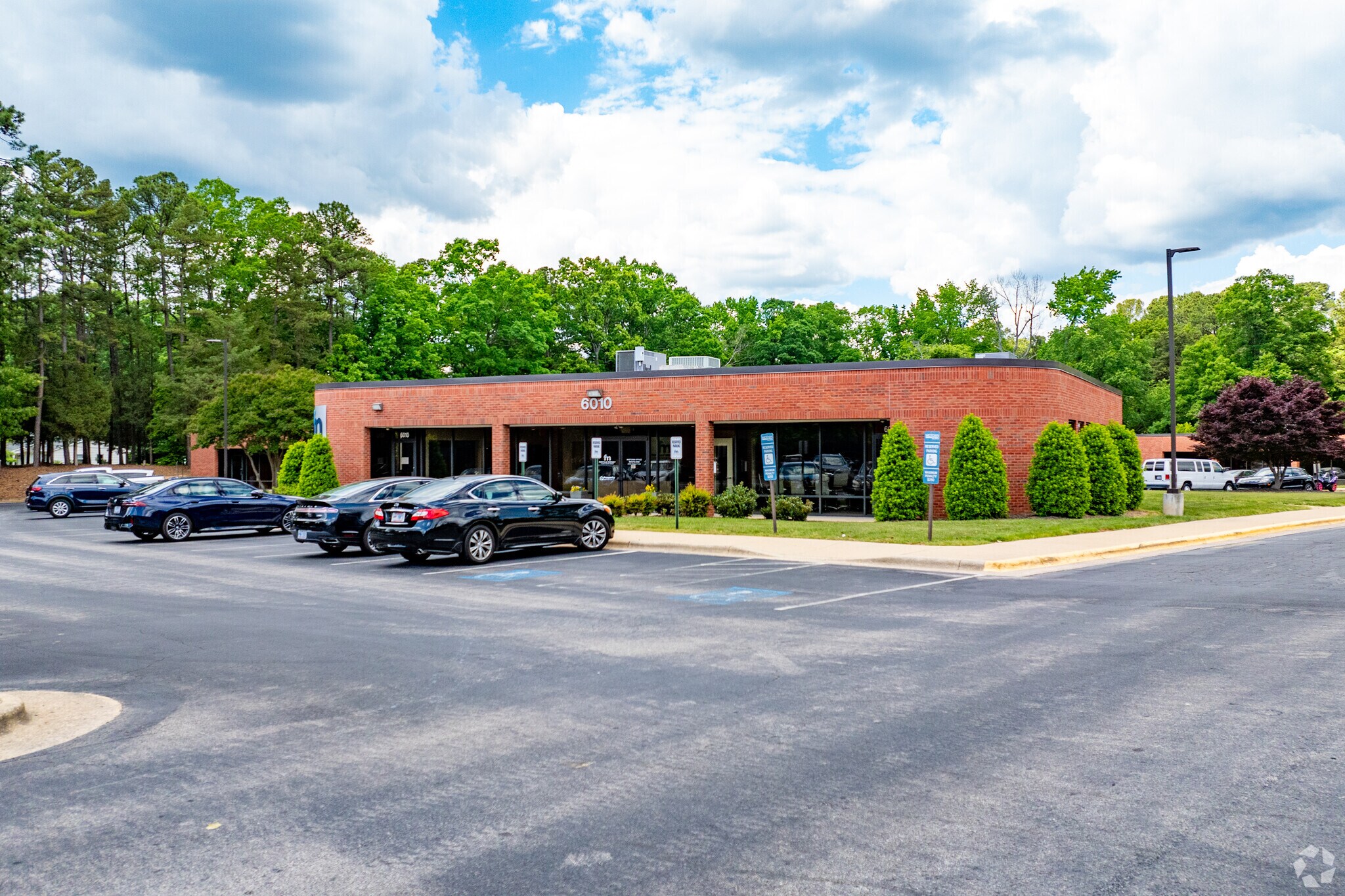 6010-6036 Six Forks Rd, Raleigh, NC à vendre Photo principale– Image 1 sur 9