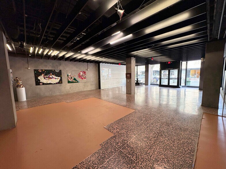 215 W 9th St, Los Angeles, CA à louer - Photo intérieure – Image 2 sur 43