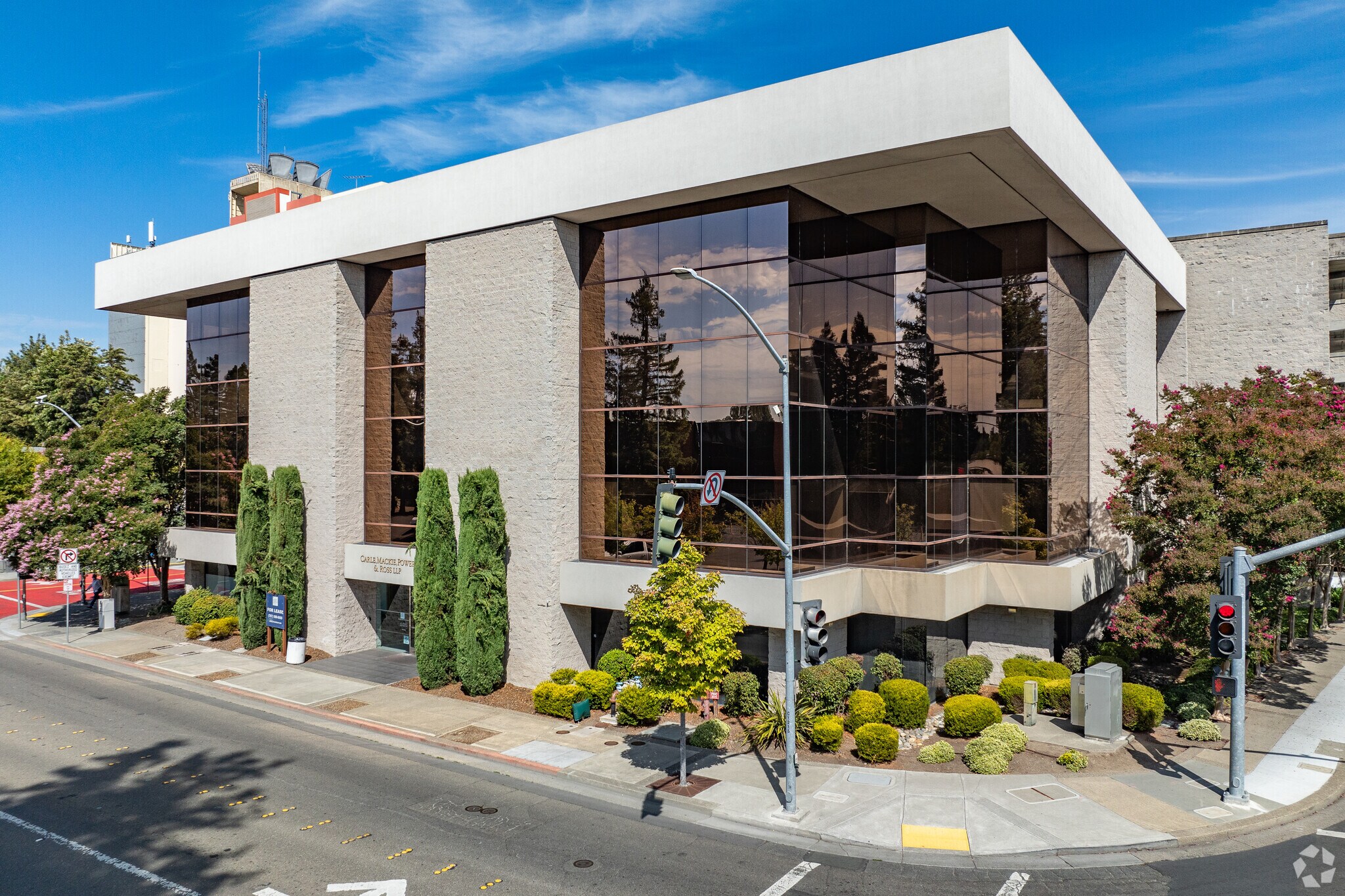100 B St, Santa Rosa, CA à vendre Photo principale– Image 1 sur 17