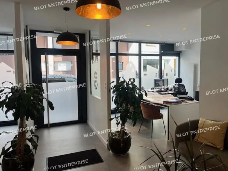 Bureau dans Vannes à louer - Photo de l’immeuble – Image 3 sur 5
