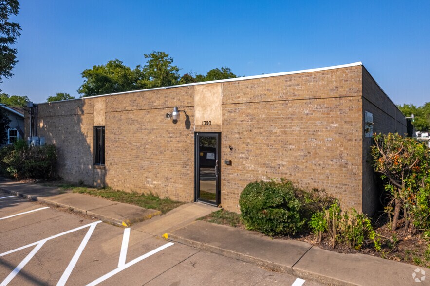 1300 N Anglin, Cleburne, TX à louer - Photo de l’immeuble – Image 3 sur 15