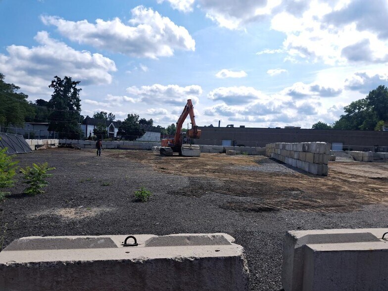 22 Robert Bonazzoli Ave, Hudson, MA à louer - Photo de l’immeuble – Image 3 sur 5
