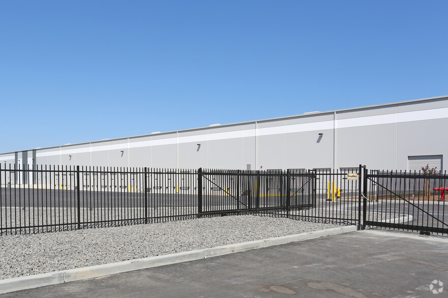 585 Garner Rd, Modesto, CA à louer - Photo de l’immeuble – Image 3 sur 5