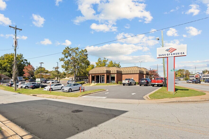 1601 Poinsett Hwy, Greenville, SC à vendre - Photo de l’immeuble – Image 2 sur 9