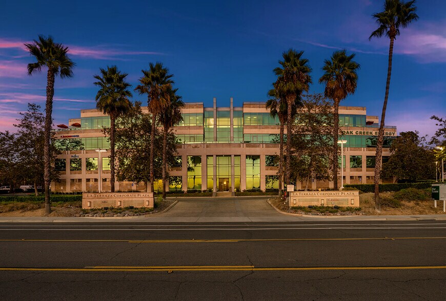 500 La Terraza Blvd, Escondido, CA à louer - Photo principale – Image 1 sur 20