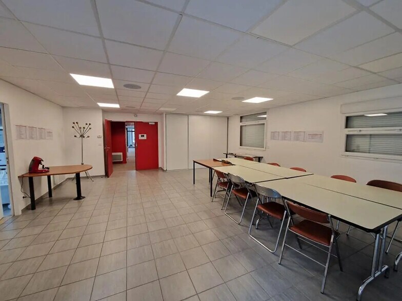 Bureau dans Caen à louer - Photo de l’immeuble – Image 2 sur 2