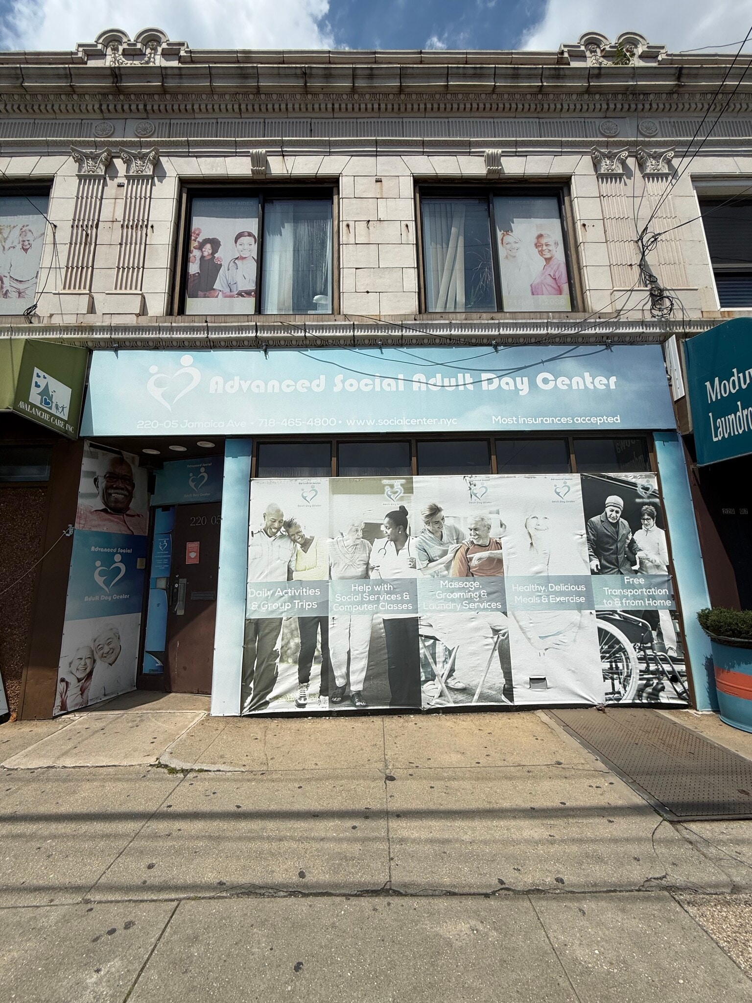 220-05 Jamaica Ave, Queens Village, NY à louer Photo de l’immeuble– Image 1 sur 12