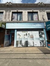 220-05 Jamaica Ave, Queens Village, NY à louer Photo de l’immeuble– Image 1 sur 12