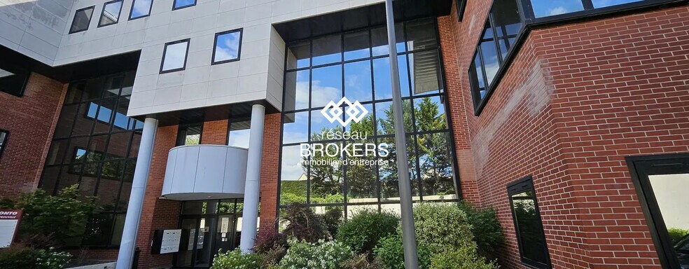 Bureau dans Le Pecq à louer - Photo de l’immeuble – Image 1 sur 6