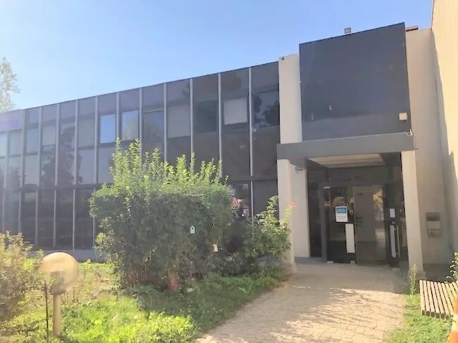 Plus de détails pour Rue Pierre Curie, Plaisir - Industriel/Logistique à vendre