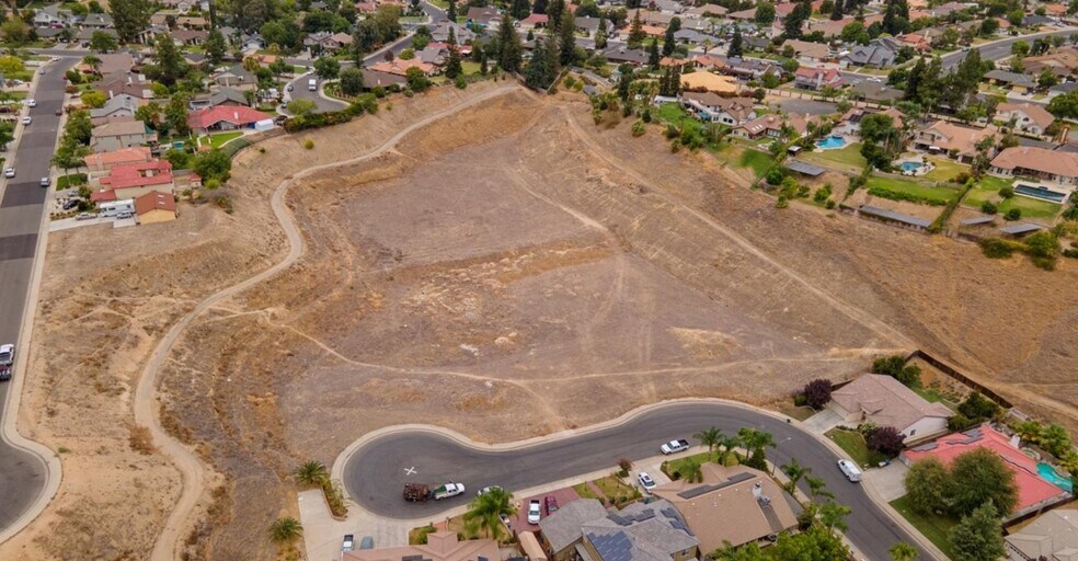 5801 Willow Grove Ct, Bakersfield, CA à vendre - Photo principale – Image 1 sur 3