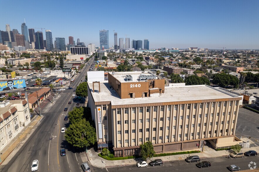 2140 W Olympic Blvd, Los Angeles, CA à louer - Aérien – Image 2 sur 4