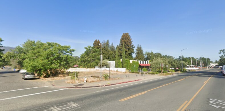 905 Main St, Saint Helena, CA à louer - Photo de l’immeuble – Image 3 sur 4