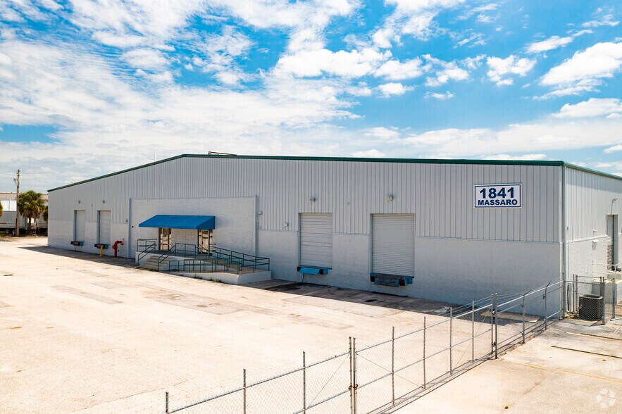 1841 Massaro Blvd, Tampa, FL à louer - Photo de l’immeuble – Image 1 sur 7