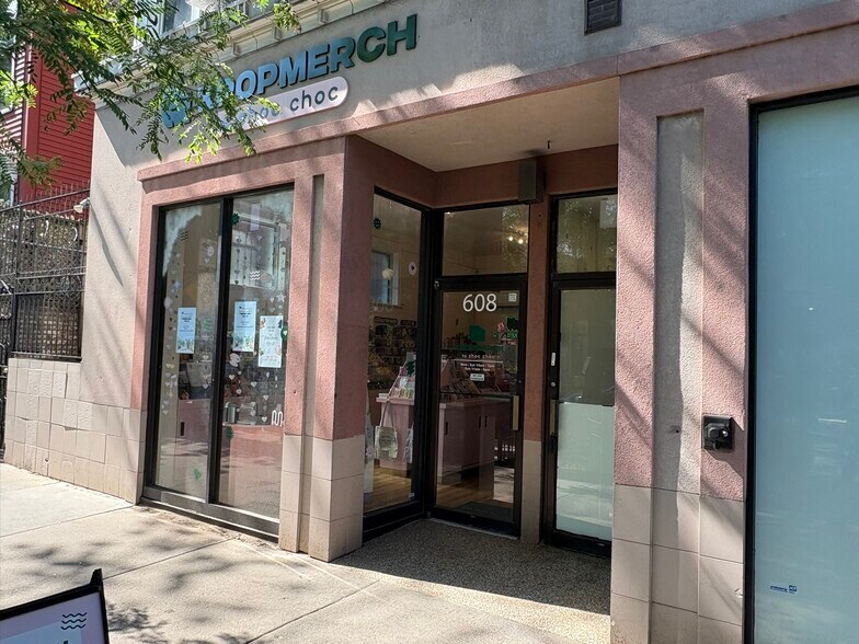 608 W Briar Pl, Chicago, IL à louer - Photo de l’immeuble – Image 2 sur 6