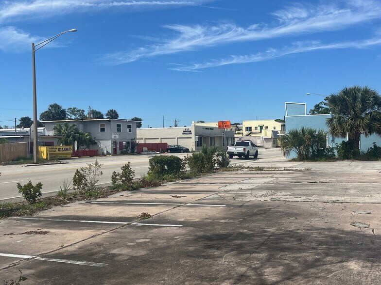 1006 21st St, Vero Beach, FL à louer - Photo de l’immeuble – Image 3 sur 7