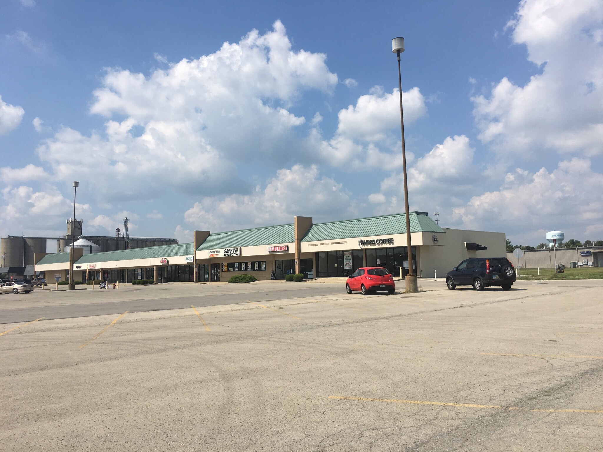 1523-1541 Rombach Ave, Wilmington, OH à louer Photo principale– Image 1 sur 12