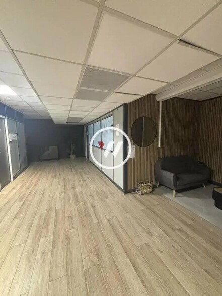 Bureau dans Marseille à louer - Photo de l’immeuble – Image 1 sur 8