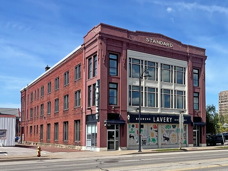 128 W 12th St, Erie, PA à vendre - Photo principale – Image 1 sur 31