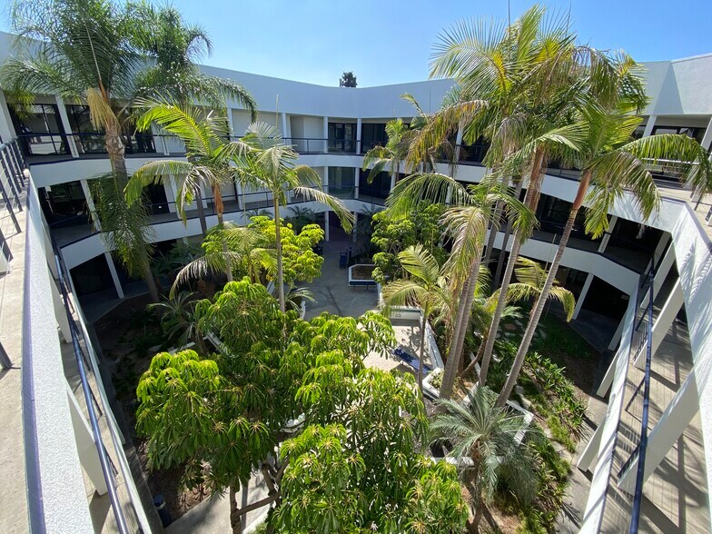 1403 N Tustin Ave, Santa Ana, CA à vendre - Photo de l’immeuble – Image 3 sur 21