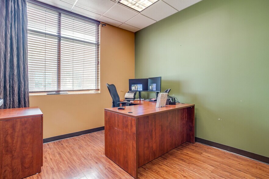 3100 N Tarrant Pky, Fort Worth, TX à louer - Photo de l’immeuble – Image 3 sur 19