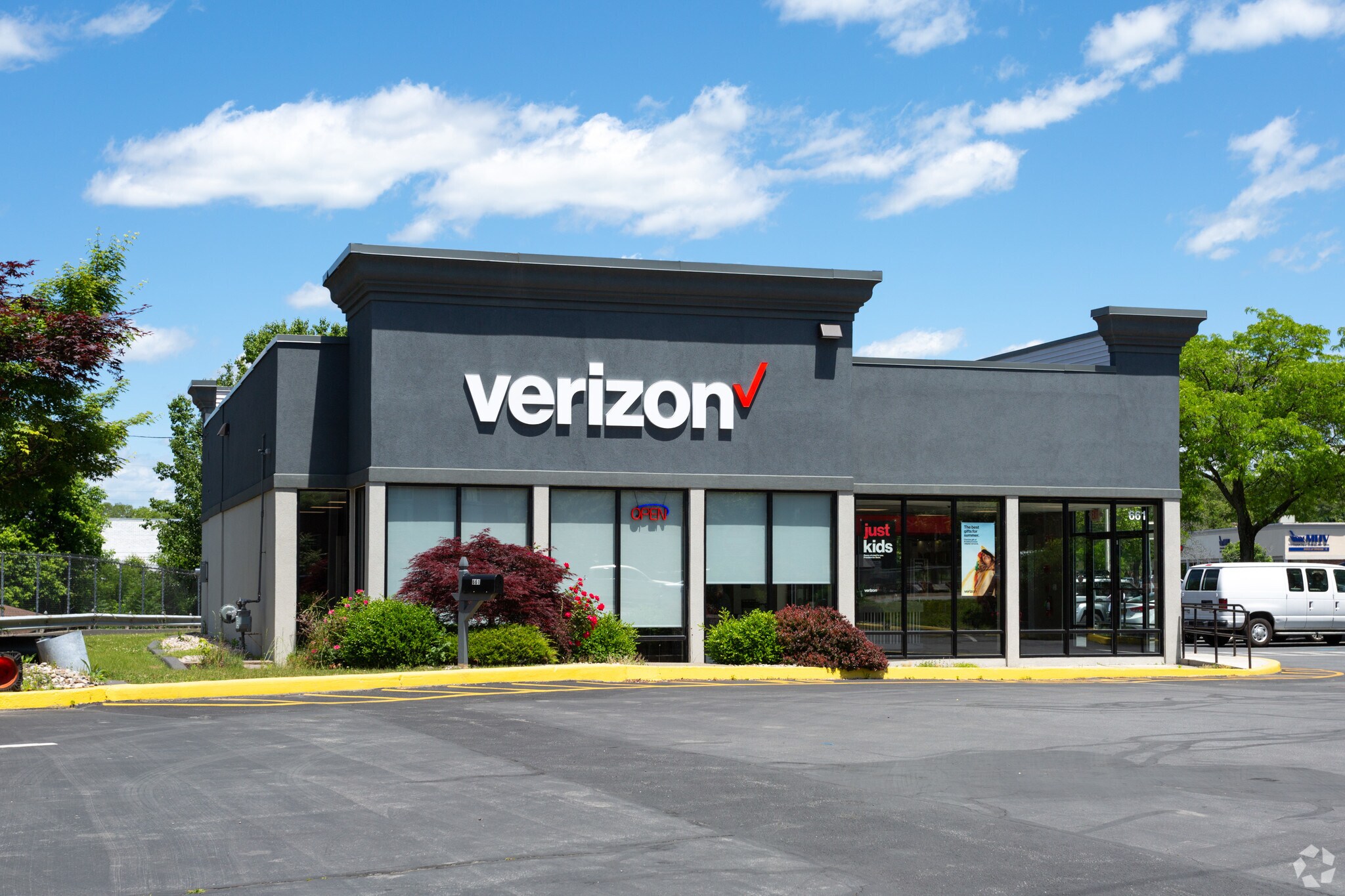 661 Dutchess Tpke, Poughkeepsie, NY à louer Photo principale– Image 1 sur 5