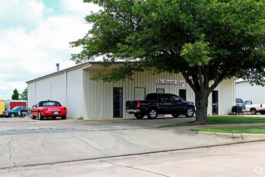 2901-2903 Broadway Ct, Edmond, OK à louer - Photo de l’immeuble – Image 2 sur 11