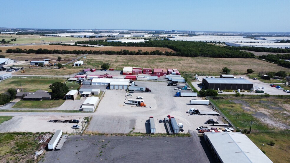 14540 Day Rd, Roanoke, TX à louer - Photo de l’immeuble – Image 3 sur 8