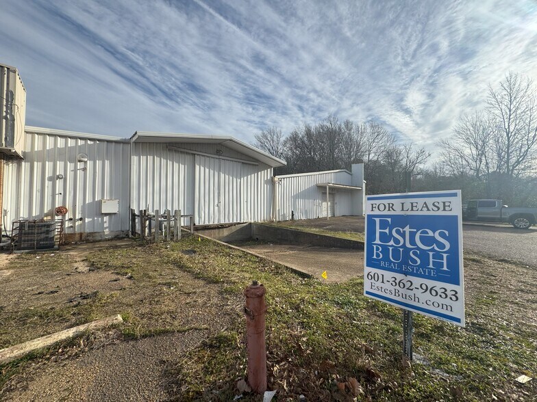 111-117 Briarwood Dr, Jackson, MS à louer - Photo de l’immeuble – Image 3 sur 4