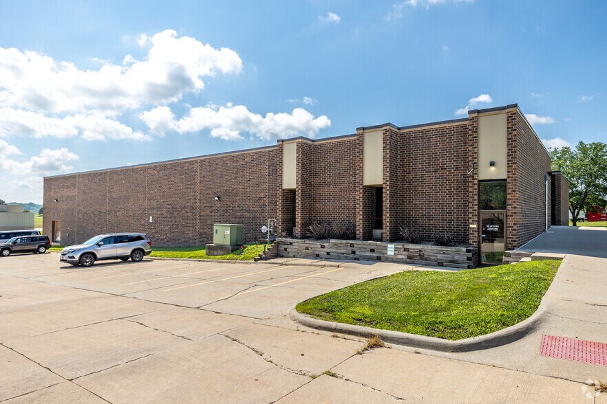 3127 SW 61st St, Des Moines, IA à louer - Photo de l’immeuble – Image 2 sur 8