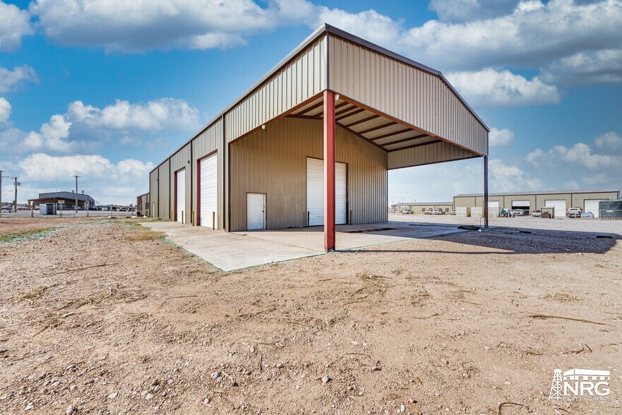 3211 S County Road 1180, Midland, TX à louer - Photo de l’immeuble – Image 3 sur 21