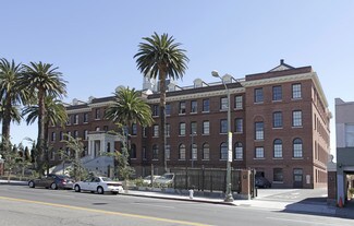 Plus de détails pour 2647 International Blvd, Oakland, CA - Local commercial à louer