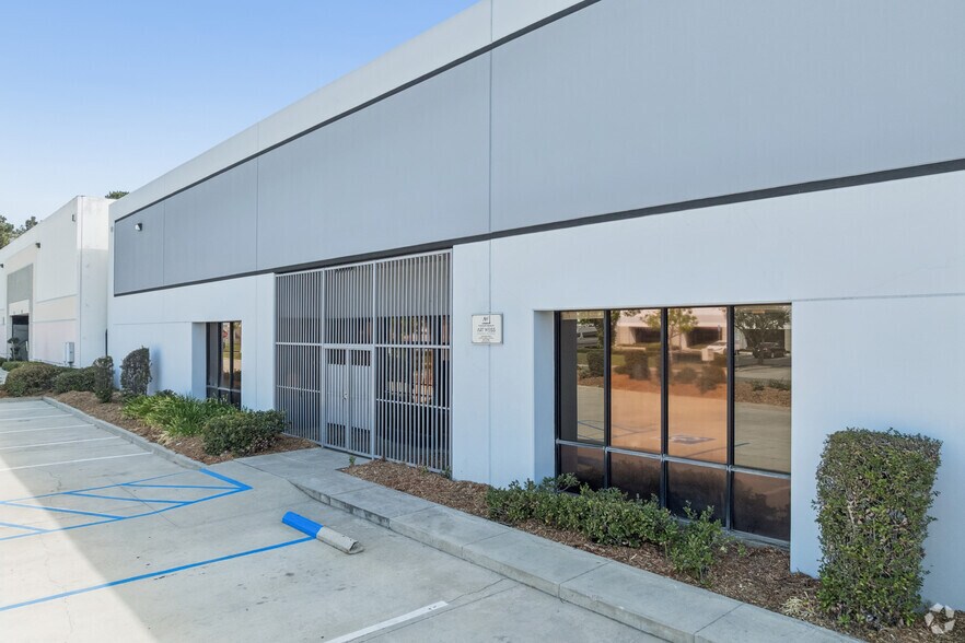 4800 LittleJohn St, Baldwin Park, CA à louer - Photo de l’immeuble – Image 3 sur 32