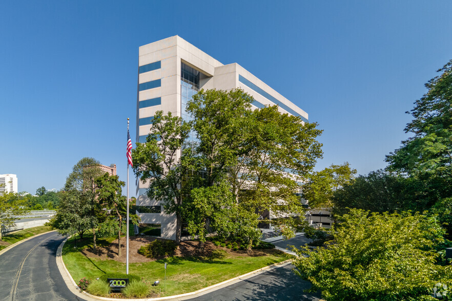 2000 Corporate Ridge Rd, McLean, VA à louer - Photo principale – Image 1 sur 20