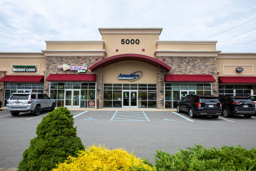 5000-6000 Mid Atlantic Dr, Morgantown, WV à louer - Photo de l’immeuble – Image 1 sur 61