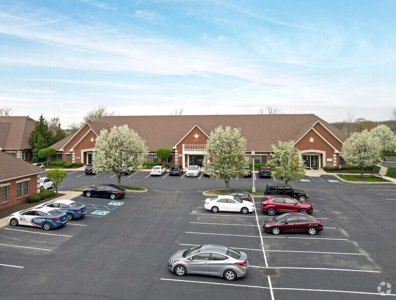 9850 Westpoint Dr, Fishers, IN à louer - Photo de l’immeuble – Image 2 sur 2