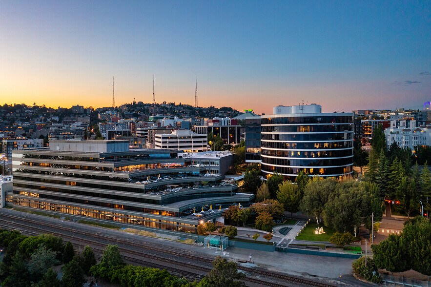 3131 Elliott Ave, Seattle, WA à louer - Photo de l’immeuble – Image 2 sur 8