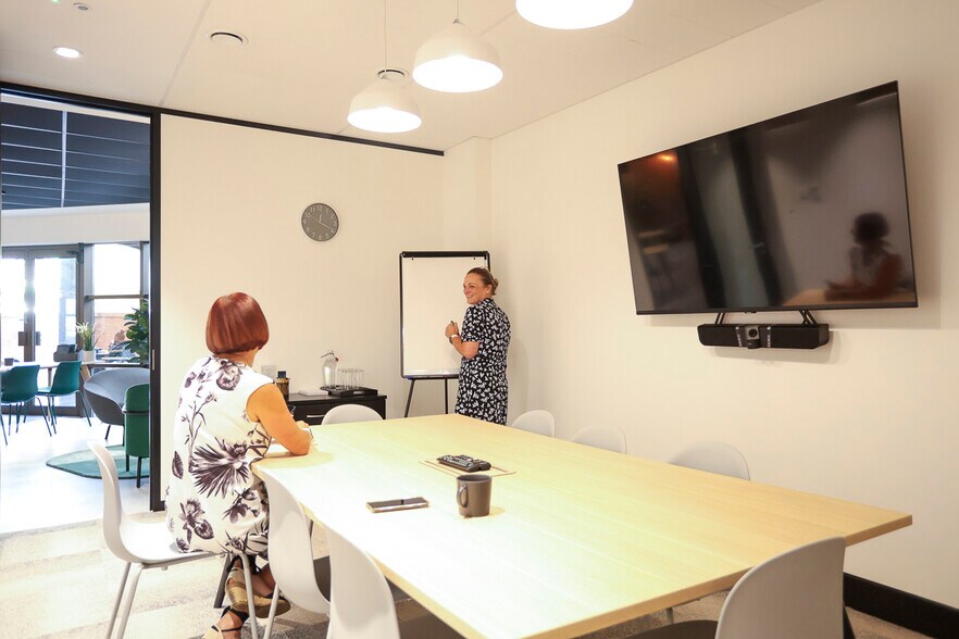 London Rd, Stevenage à louer - Photo de l’immeuble – Image 3 sur 8