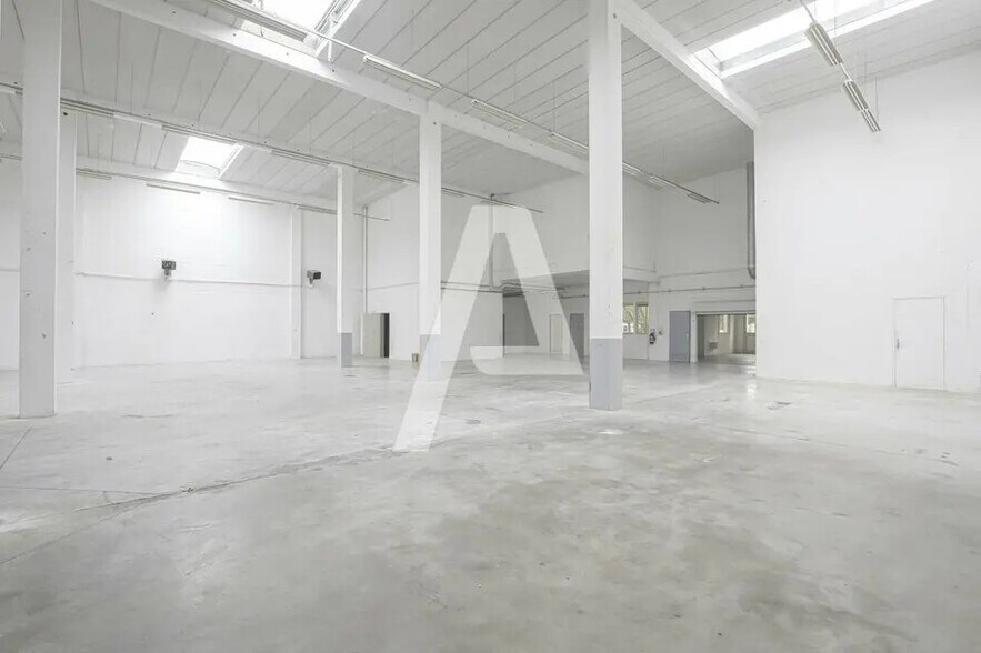 Local d’activités dans Émerainville à louer - Photo intérieure – Image 2 sur 5