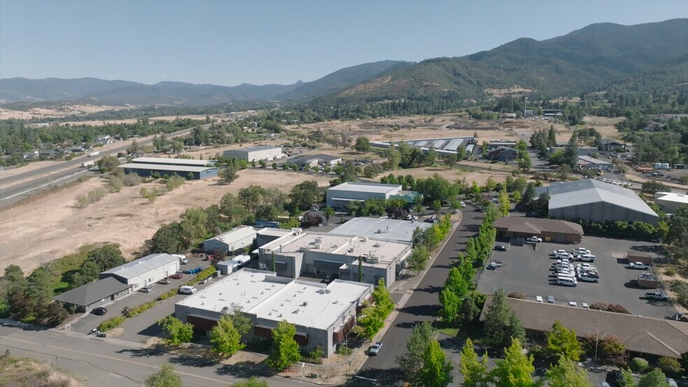 710 Jefferson Ave, Ashland, OR à vendre - Vidéo sur l’annonce professionnelle – Image 2 sur 18
