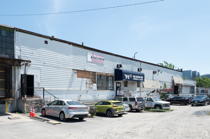 129-02 Northern Blvd, Corona, NY à vendre - Photo principale – Image 1 sur 5