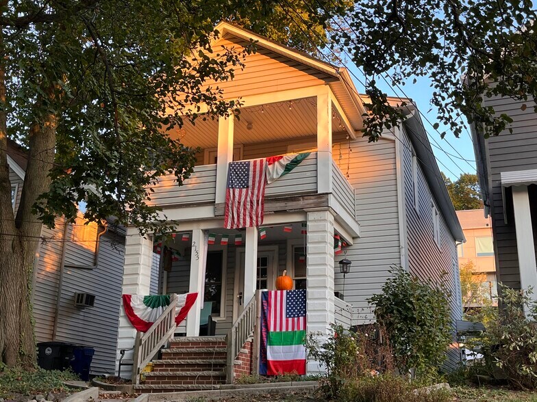 2155 Murray Hill Rd, Cleveland, OH à vendre - Photo de l’immeuble – Image 2 sur 14