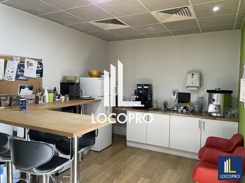Bureau dans Aubagne à vendre - Photo de l’immeuble – Image 2 sur 12
