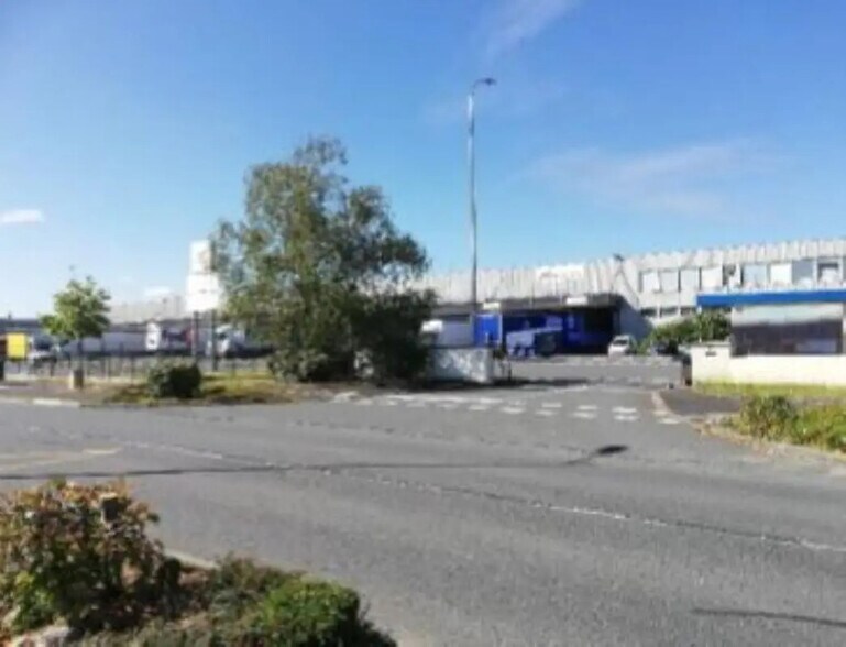 Industriel/Logistique dans Châteauroux à vendre - Photo de l’immeuble – Image 2 sur 17